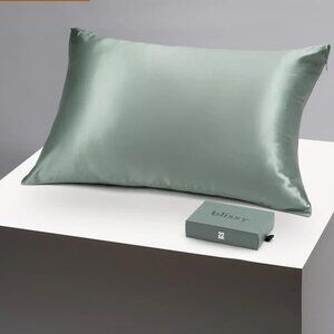 [NWT] Blissy 100% Mulberry Silk Pillowcase - Matcha - King